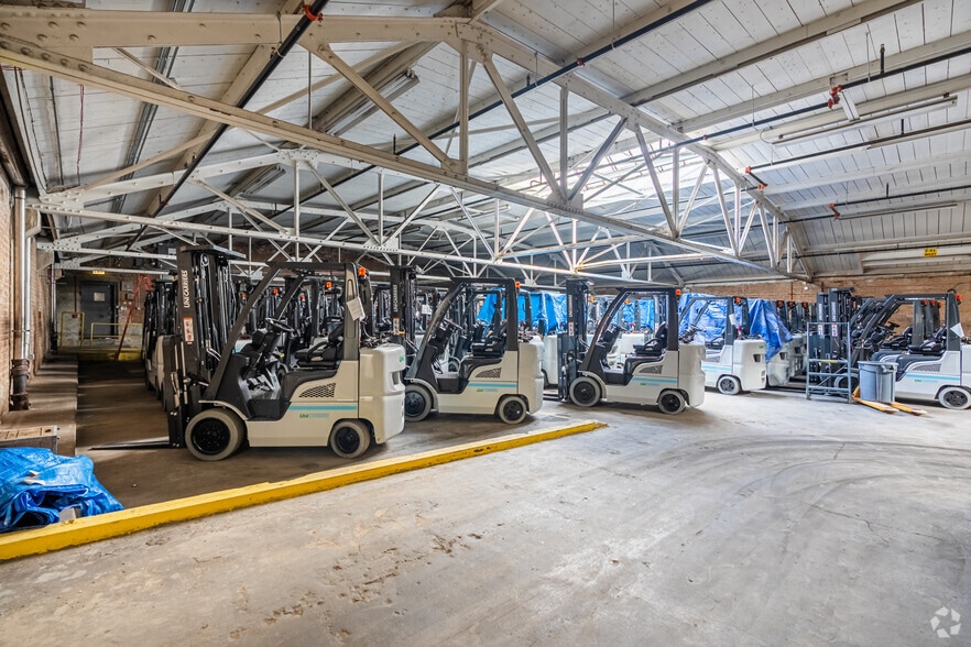 More Photos Of 4130-4150 S Wabash Ave, Chicago Manufacturing For Sale