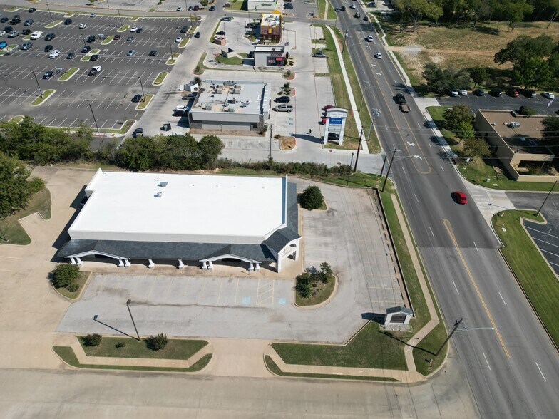 More Photos Of 1202 Brookview Dr, Ardmore Storefront Retail Office For Sale