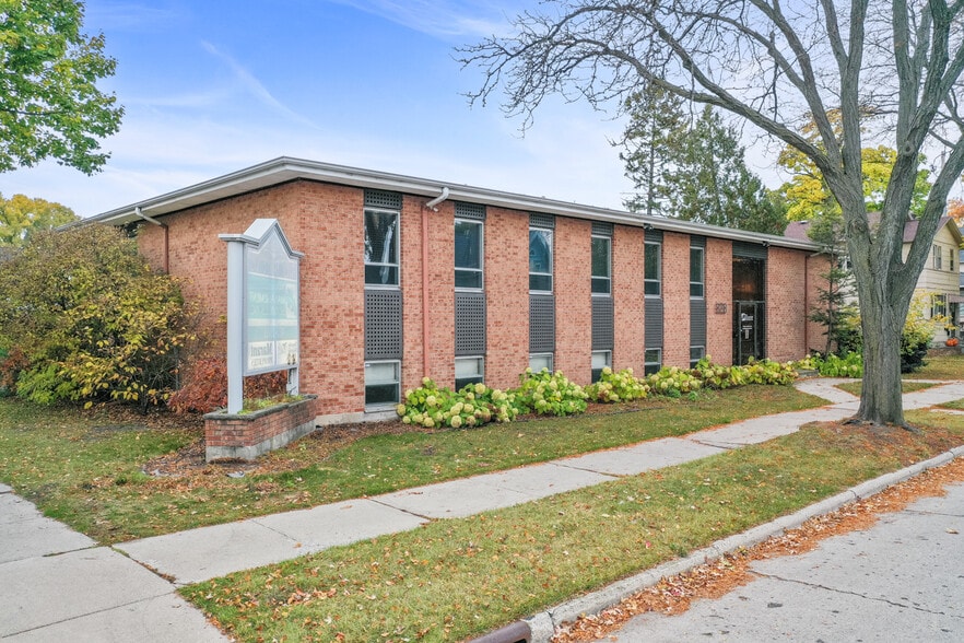 Primary Photo Of 828 Cherry St, Green Bay Office Residential For Sale