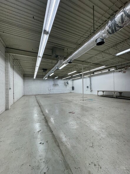 More Photos Of 910 S Hohokam Dr, Tempe Warehouse For Lease