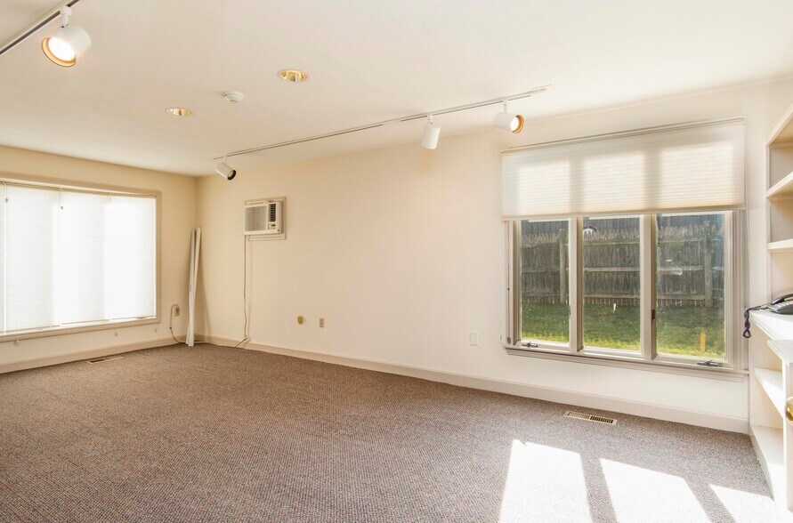 More Photos Of 313 Plymouth St, Halifax Office For Sale