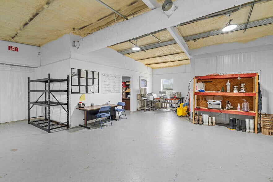 More Photos Of 9772 FM 1696 Rd, Bedias Storefront For Sale