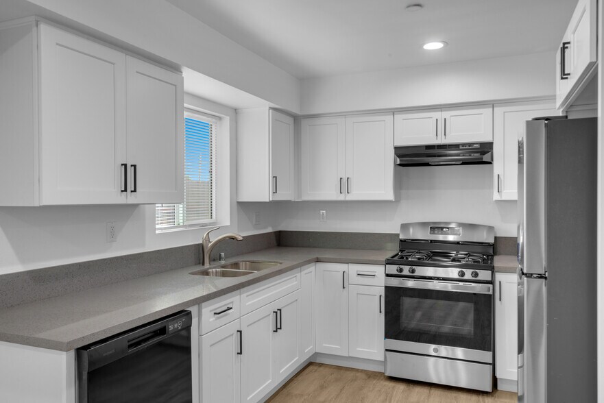 More Photos Of 2042 E El Segundo Blvd, Compton Apartments For Sale