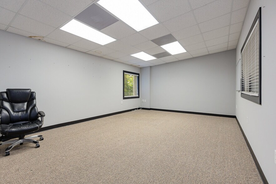 More Photos Of 100 Industrial Dr, Fredericksburg Showroom For Sale