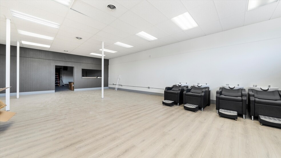 More Photos Of 121 Naches ave, Selah Storefront For Sale