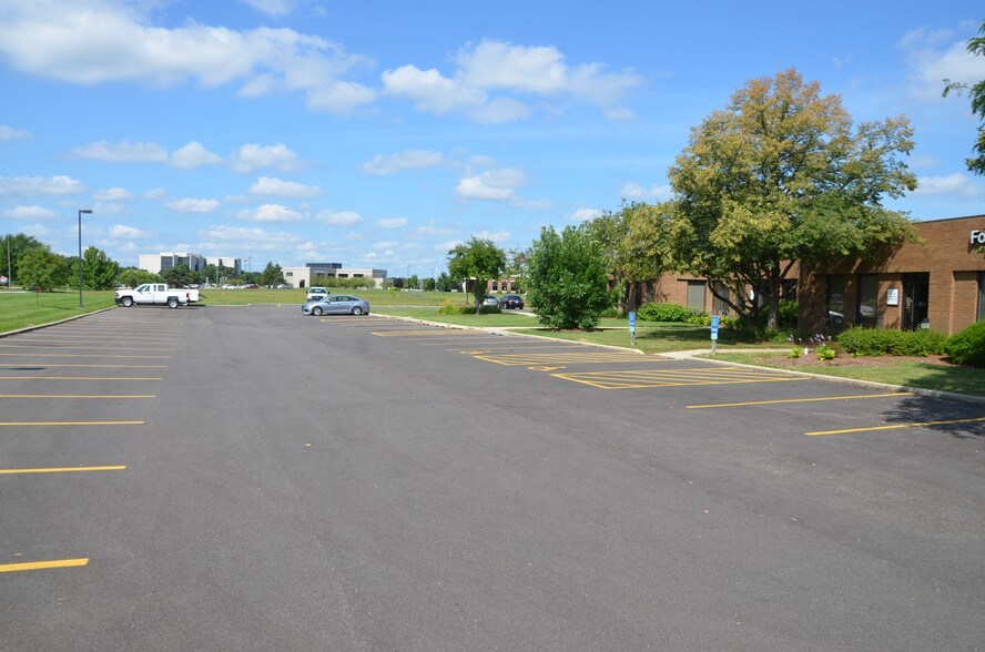 More Photos Of 4255 Westbrook Dr, Aurora Medical For Lease