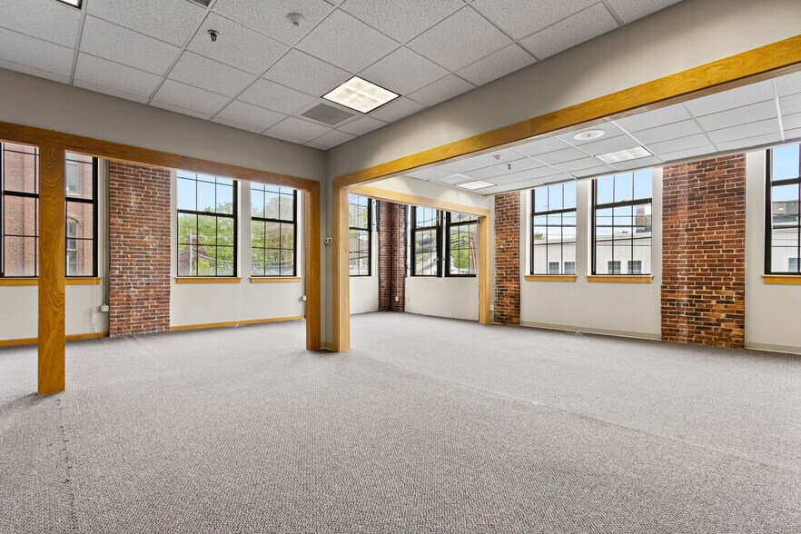 More Photos Of 2 Storer St, Kennebunk Office For Lease