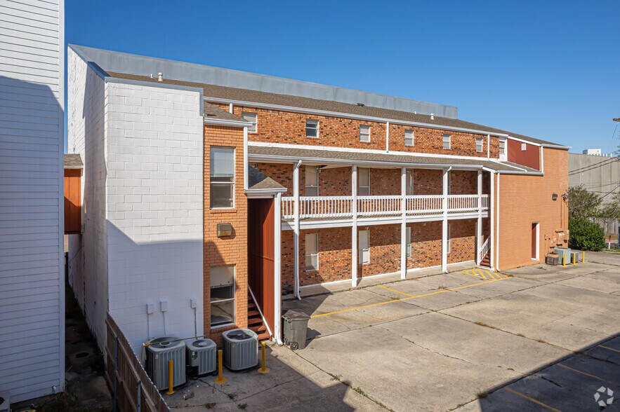 More Photos Of 3120 20th St, Metairie Office For Sale