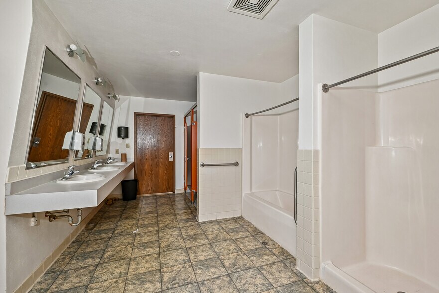 More Photos Of 1310 Solar Dr, Waterloo Office For Sale