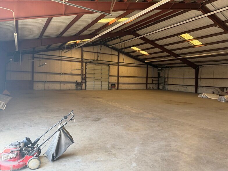 More Photos Of 161 County Road 777, Devine Industrial For Sale