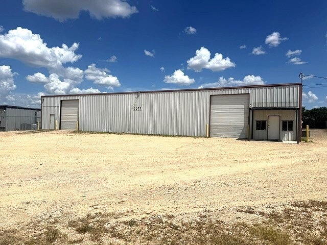 Primary Photo Of 3517 W Highway 90, Seguin Warehouse For Lease