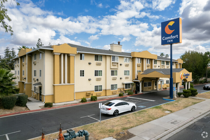 Primary Photo Of 2025 W Orangeburg Ave, Modesto Hotel For Sale