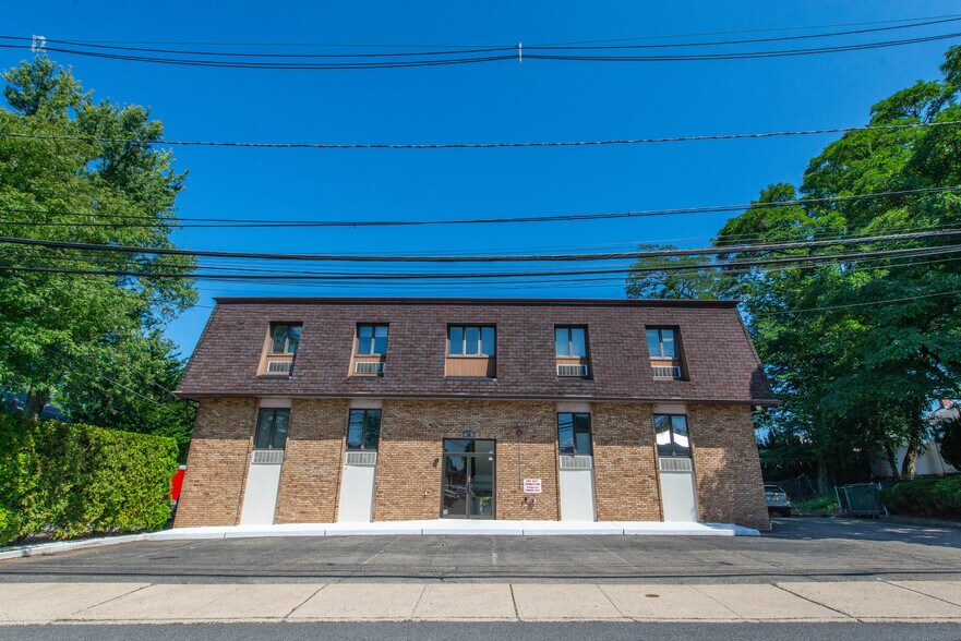 More Photos Of 16 Chestnut St, Emerson Medical For Lease