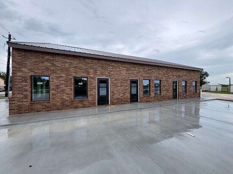 More Photos Of 2303 1st St, Danbury Office For Lease