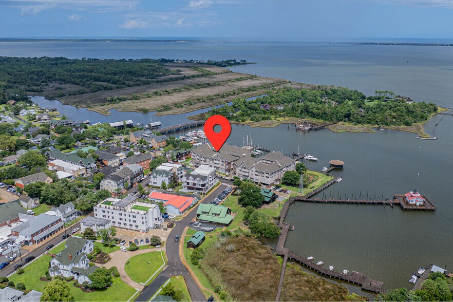 More Photos Of 207 Queen Elizabeth Ave, Manteo Storefront Retail Residential For Sale