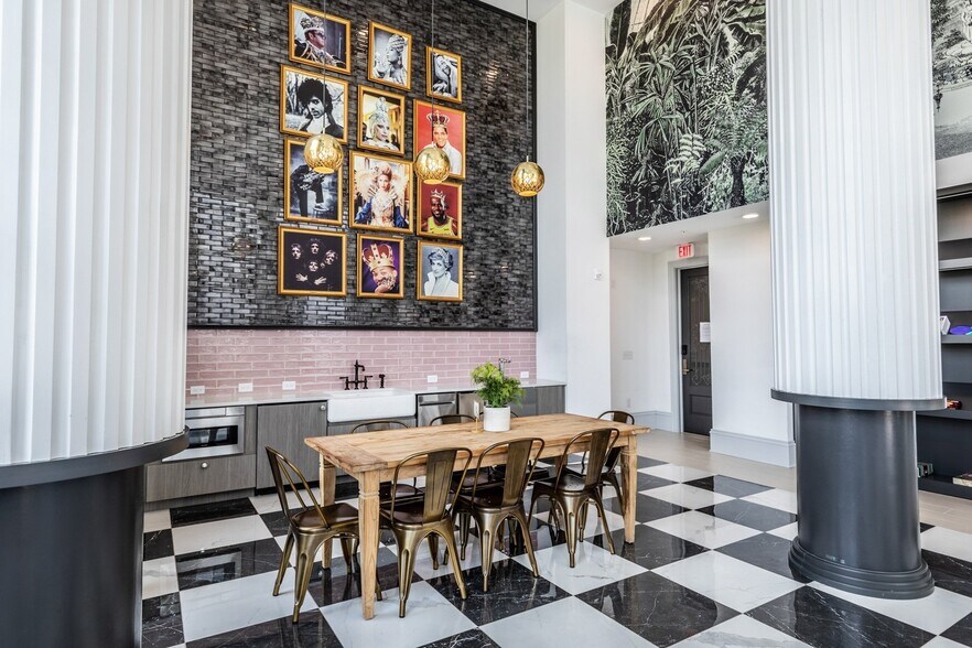 More Photos Of 101 W Morehead St, Charlotte Apartments For Lease