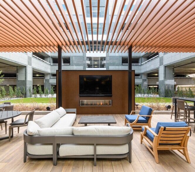 More Photos Of 5910 N Central Expy, Dallas Office For Sale