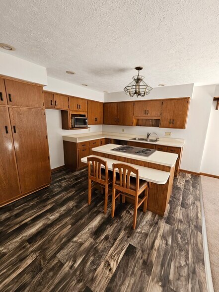 More Photos Of 714 College Dr, Anderson Apartments For Sale