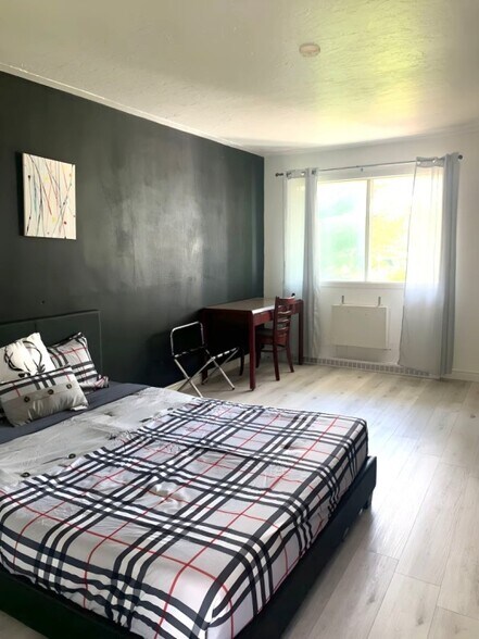 More Photos Of 280 Rue Séraphin, Sainte-adele Hotel For Sale