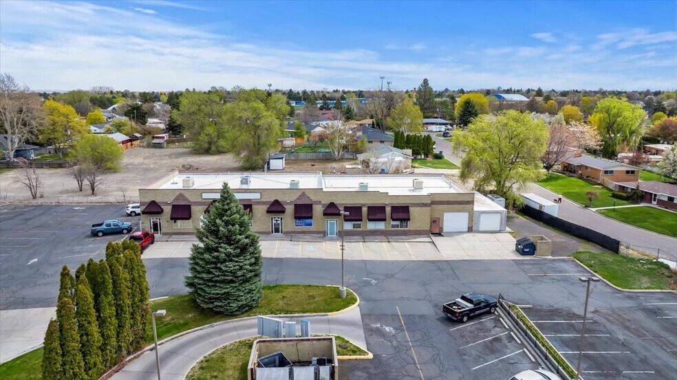 More Photos Of 682-690 Blue Lakes Blvd N, Twin Falls Freestanding For Lease