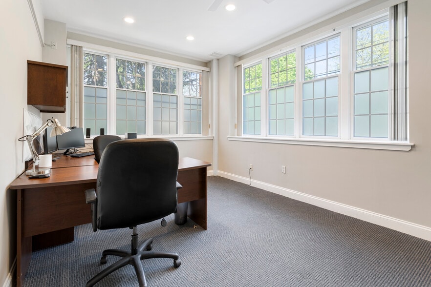 More Photos Of 101 N Providence Rd, Wallingford Office For Sale