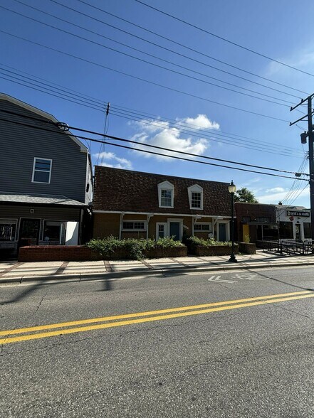 More Photos Of 5006 Berwyn Rd, College Park Office For Sale