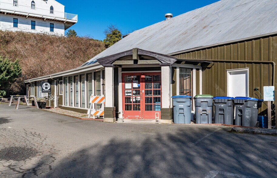 More Photos Of 802 Washington St, Port Townsend General Retail For Sale