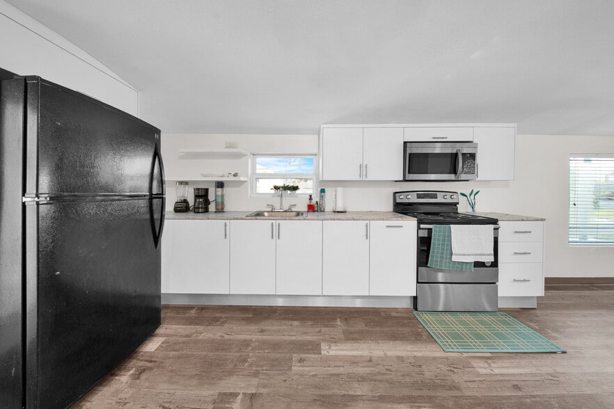 More Photos Of 120 E Jupiter Ln, South Padre Island Hotel For Sale