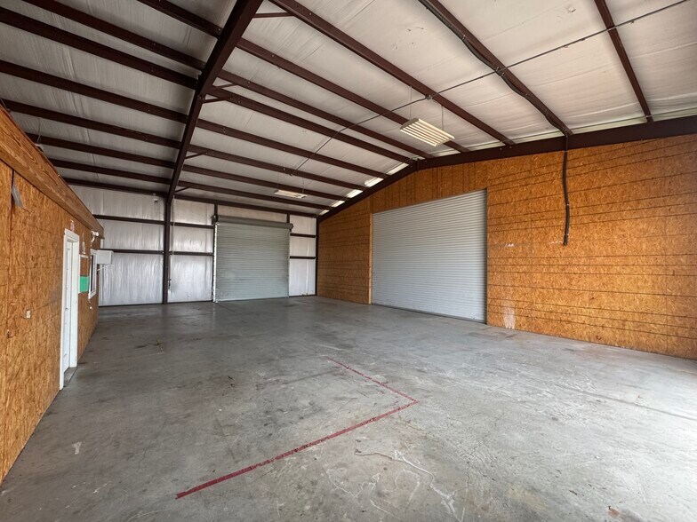 More Photos Of 7036-7038 Coyote Run, Bryan Warehouse For Lease