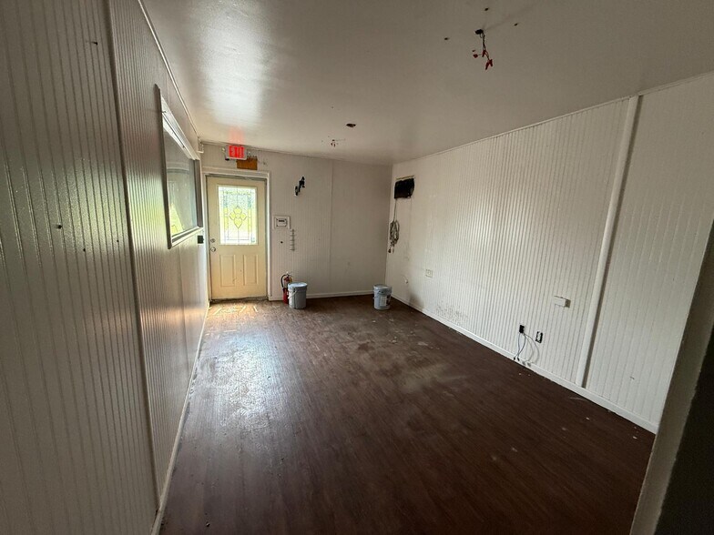More Photos Of 15062 Archer Ave, Lockport Warehouse For Lease