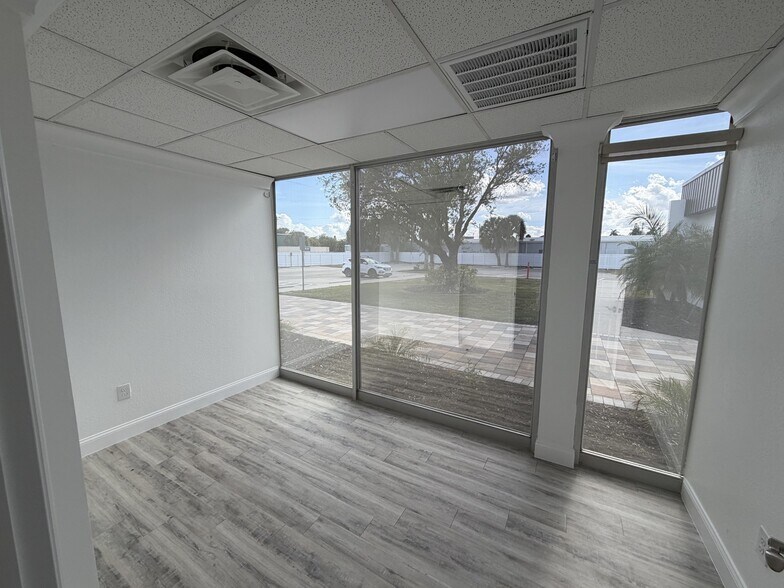 More Photos Of 1288 N Tamiami Trl, North Fort Myers Office For Sale