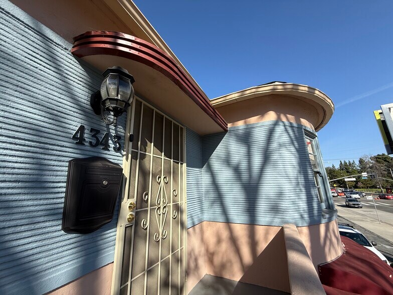 More Photos Of 4343 Laurel Canyon Blvd, Studio City Office For Lease