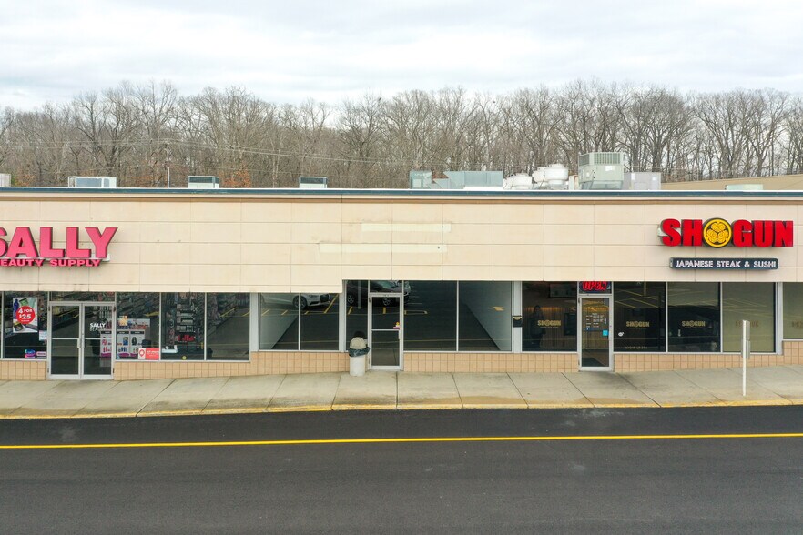 More Photos Of 700-720 N 12th St, Murray Storefront For Lease