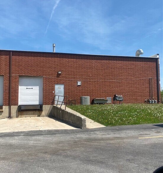 More Photos Of 7651-7657 W 100th Pl, Bridgeview Warehouse For Sale