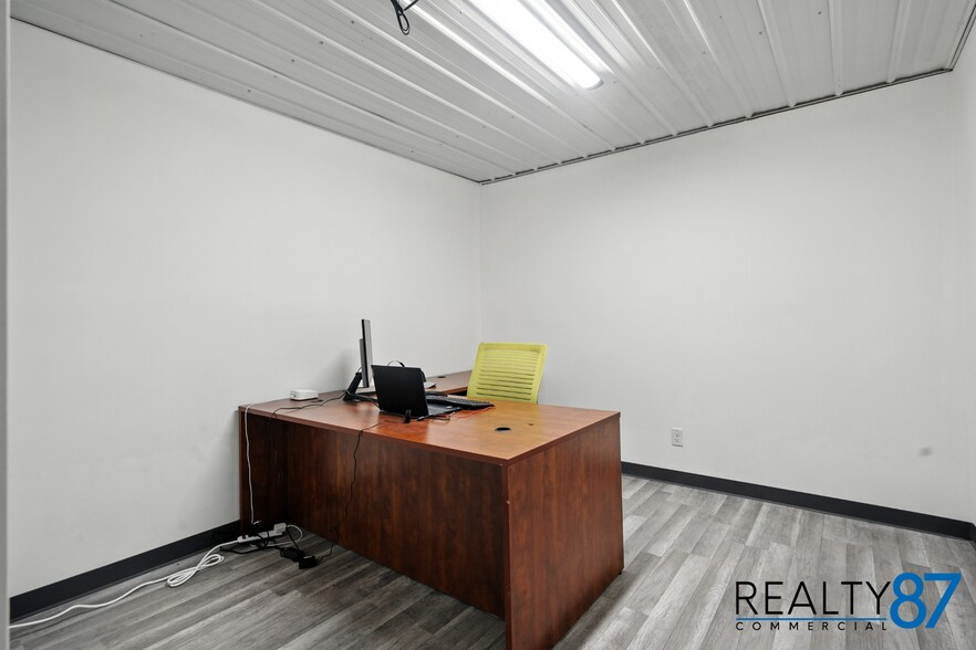 More Photos Of 2700 Stonegate Ct, Hiawatha Industrial For Sale