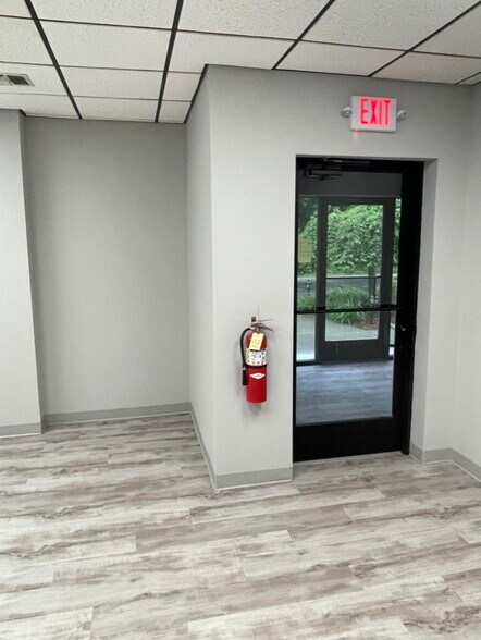 More Photos Of 189 Main Rd, Riverhead Medical For Lease