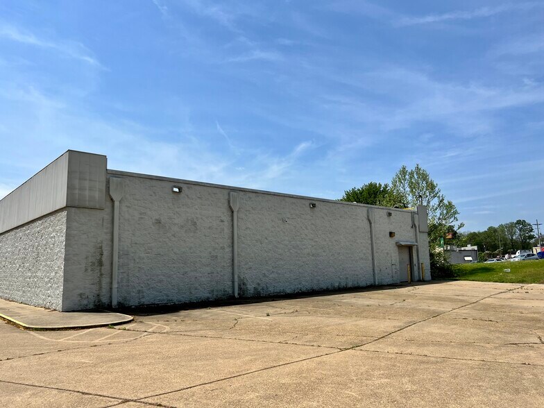 More Photos Of 2850 N Market St, Shreveport Freestanding For Sale