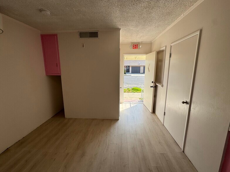 More Photos Of 403 N L St, Dinuba Medical For Lease
