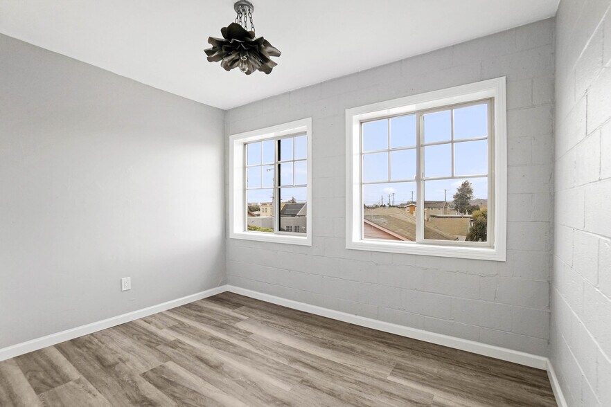 More Photos Of 649 23rd St, Richmond General Retail For Sale