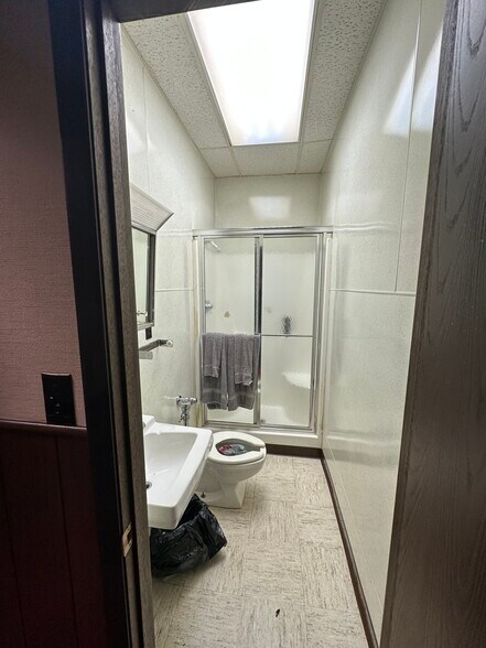 More Photos Of 39 Triangle St, Martin Bank For Lease