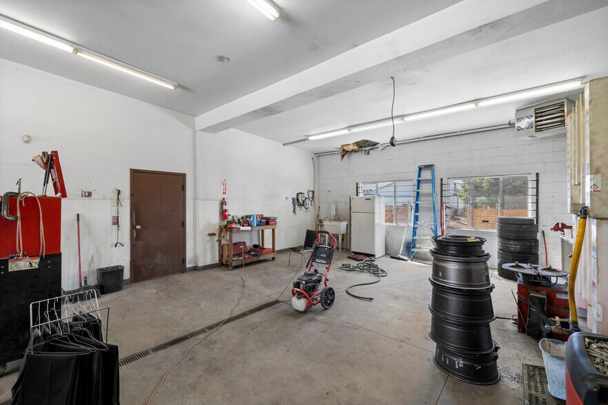 More Photos Of 106 W 4th St, Severance Warehouse For Sale
