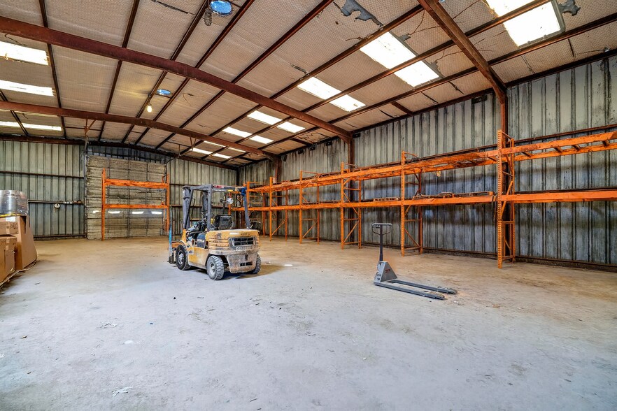 More Photos Of 303 Ebner St, Boerne Flex For Sale