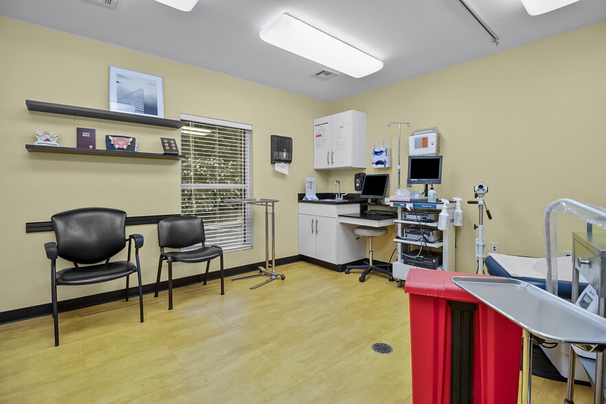 More Photos Of 803 Meyers Baker Rd, London Healthcare For Sale