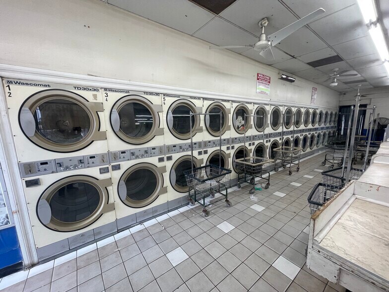 More Photos Of 655 Rouse St, Houston Storefront For Sale
