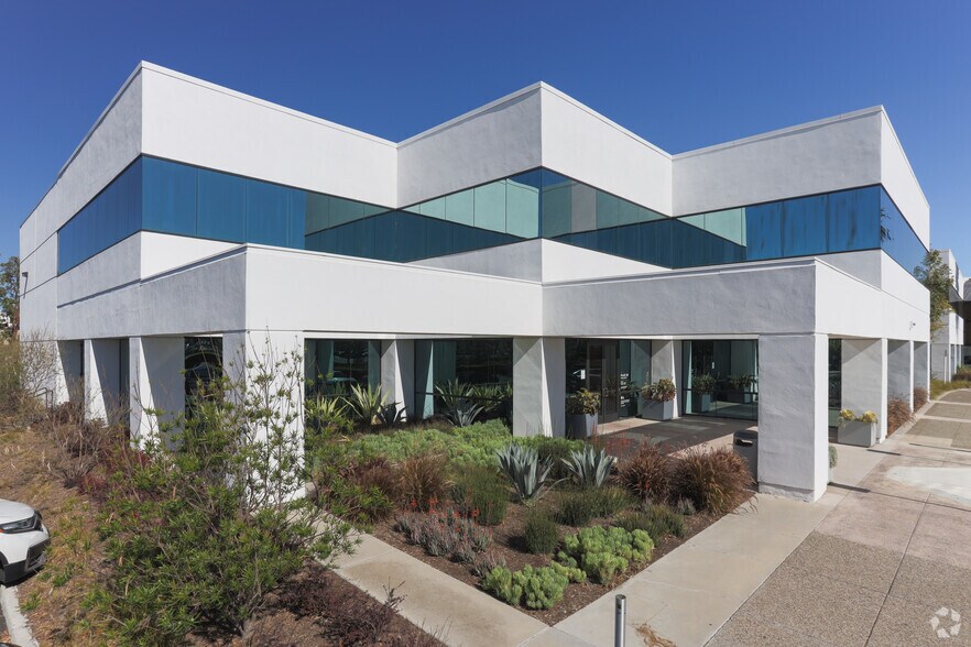 More Photos Of 1231 E Dyer Rd, Santa Ana Office For Sale