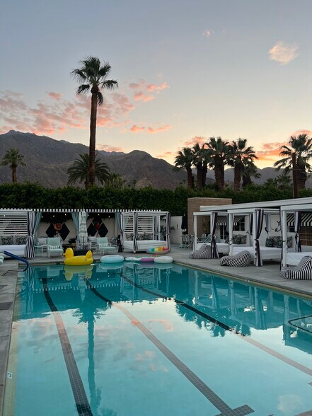 More Photos Of 120 W Vereda Sur, Palm Springs Hotel For Sale
