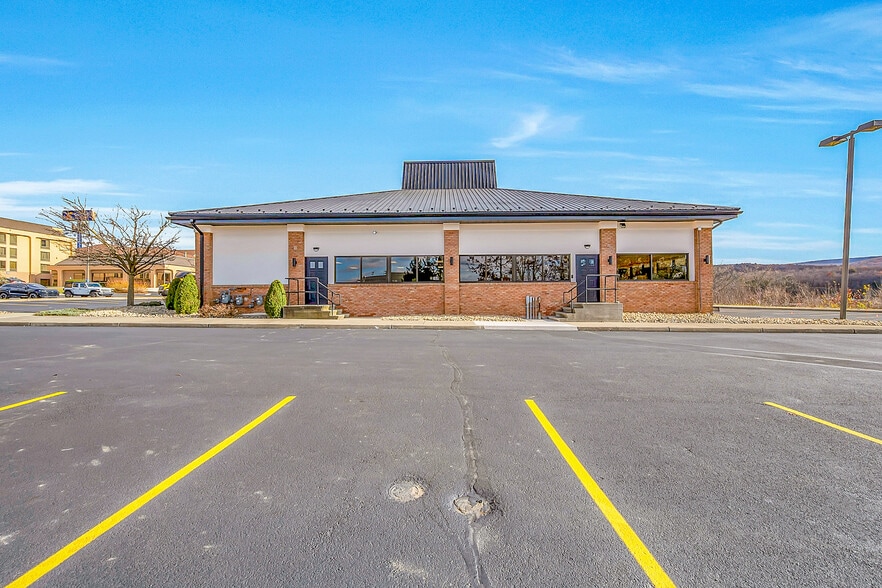 More Photos Of 20 Montage Mountain Rd, Moosic Restaurant For Lease