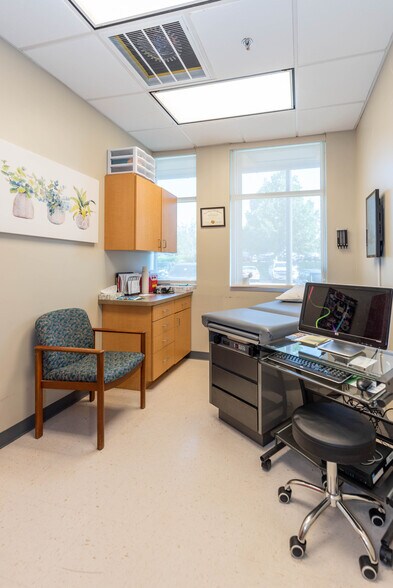 More Photos Of 13901-13911 St. Francis Blvd, Midlothian Hospital For Lease