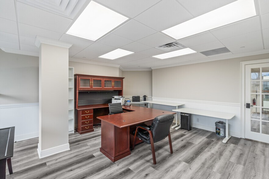 More Photos Of 631 US Highway 1, North Palm Beach Office For Sale