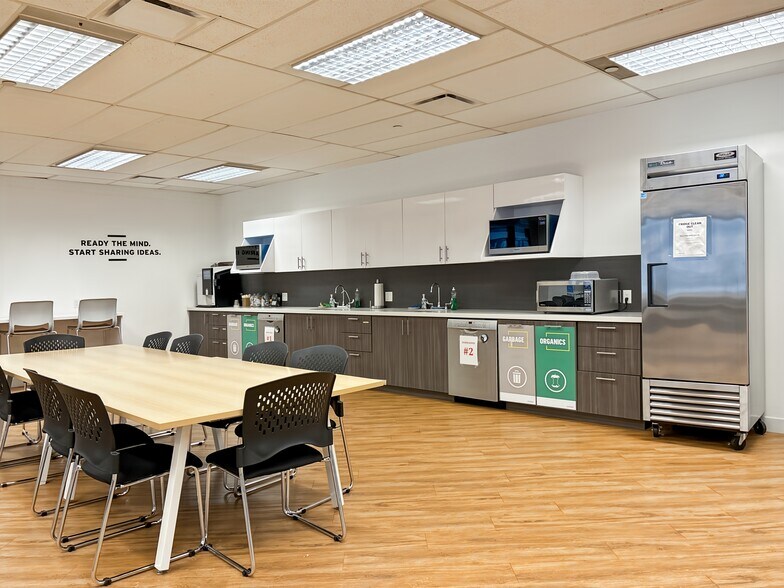 More Photos Of 325 Front St W, Toronto Coworking Space